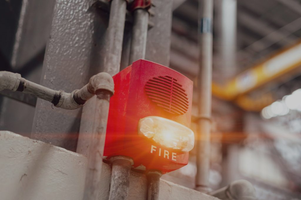ofrecemos soluciones de seguridad electrónica personalizadas que cumplen con los más altos estándares de la industria y que han ayudado a un amplio número de clientes a obtener seguros, conseguir ahorros y mejores condiciones en sus primas contra incendio